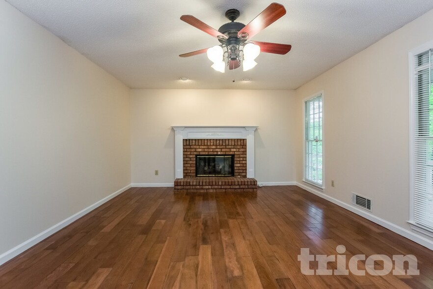 Building Photo - 321 Stratford Dr