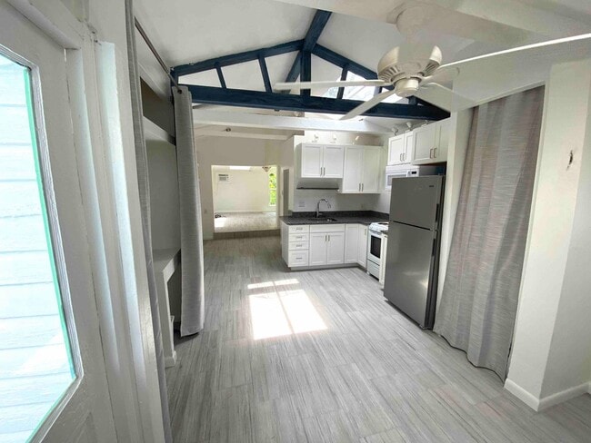 Primary Photo - Beautiful large studio 2 blocks from the beach