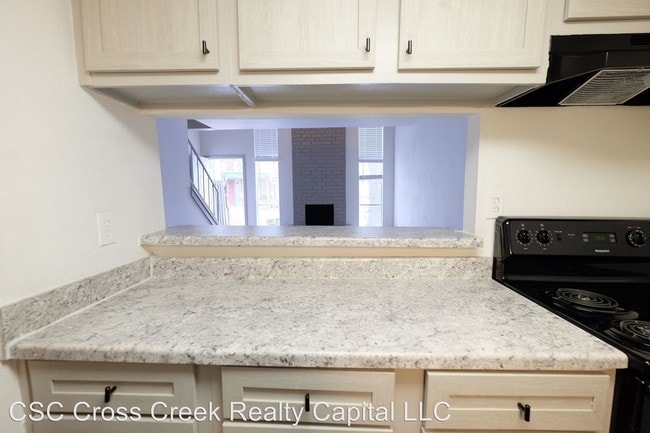 Building Photo - 1124 Rutland Dr