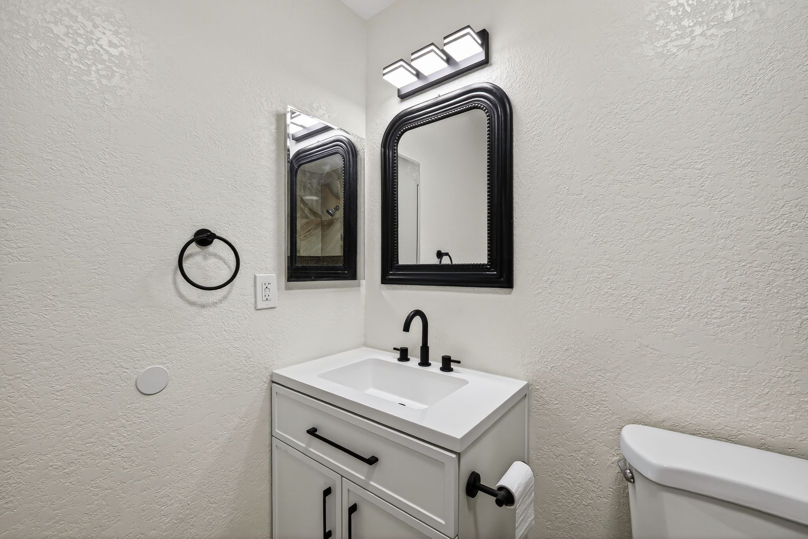 Building Photo - 1250 S Brookhurst St