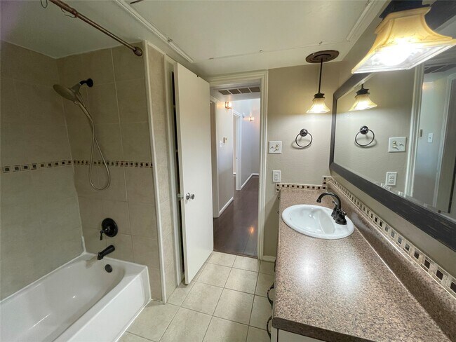 Building Photo - 12315 Glenview Dr