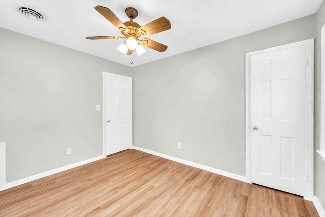 Building Photo - 1386 Eastwood Ave