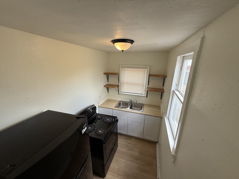 #103 - 603 Gladstone