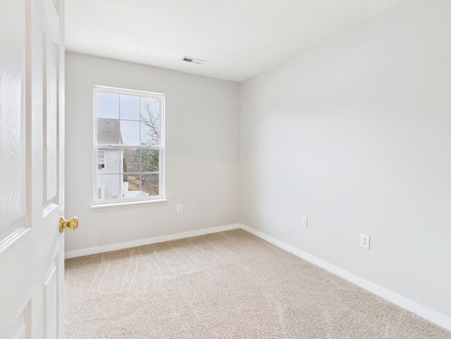 Building Photo - 4715 Milfax Rd