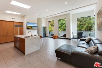 Building Photo - 2929 Passmore Dr