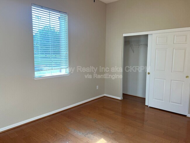 Building Photo - 4725 Dandelion Loop