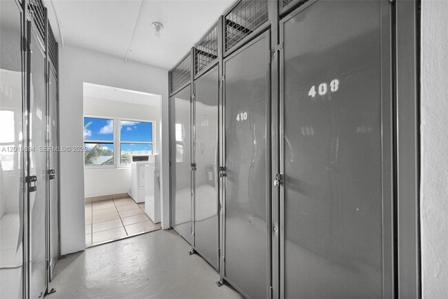 Building Photo - 1075 NE Miami Gardens Dr