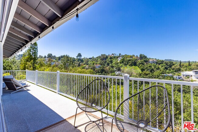 Building Photo - 3819 Sunswept Dr