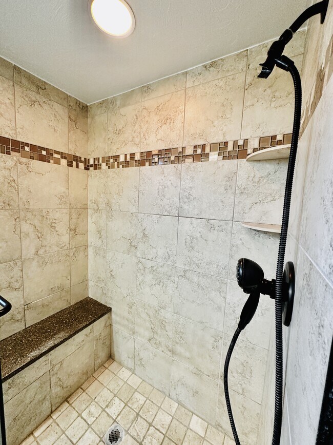 Building Photo - 840 104th Ave N