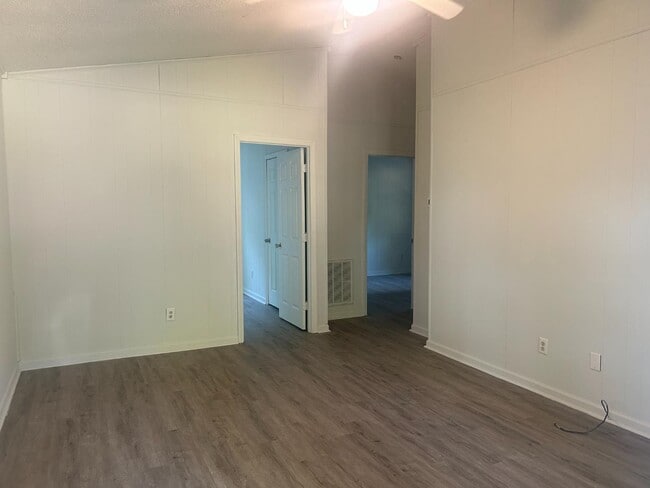 Building Photo - 208 Dent Ln