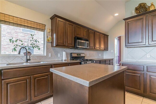 Building Photo - 2313 Village View Loop