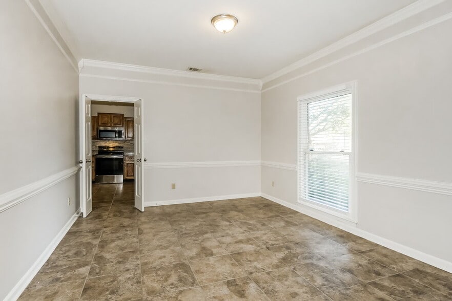 Building Photo - 2279 Hickory Path Dr