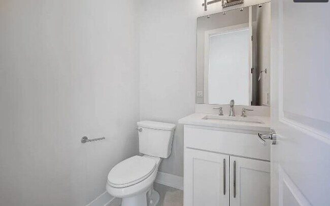 Building Photo - 1211 Cometa St