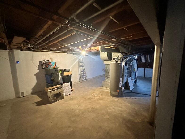 Building Photo - 3610 S Howell Ave
