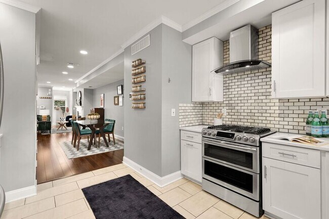 Building Photo - 447 M St NW