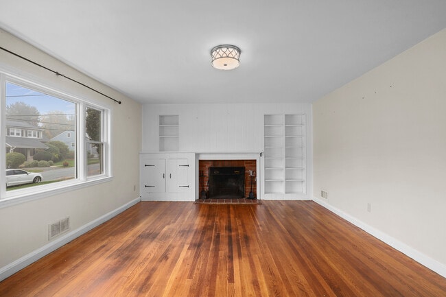 Building Photo - 216 S Poe St