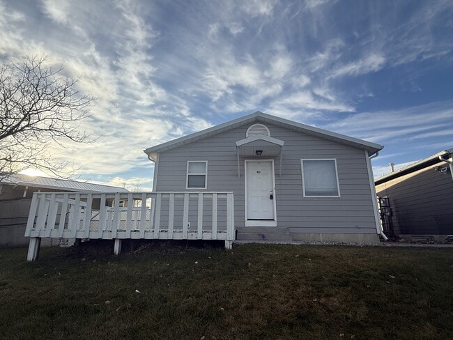 Primary Photo - 3390 Canyon Dr