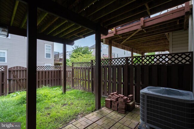 Building Photo - 43139 Royal Fern Terrace