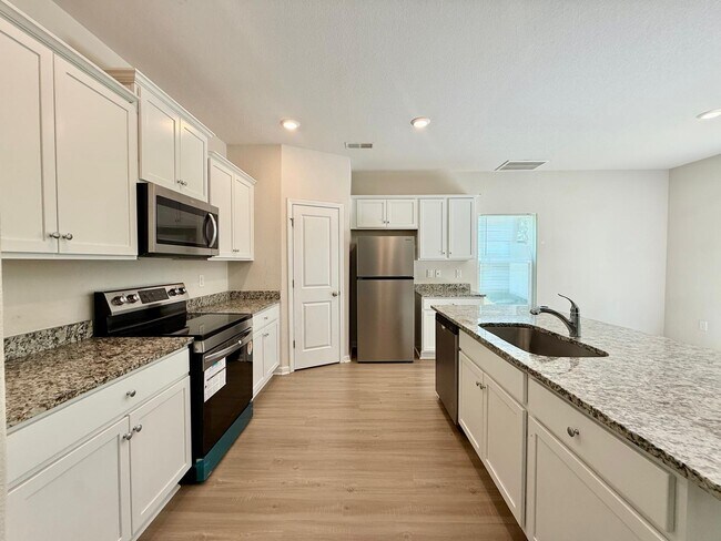 Building Photo - 6200 Lowe Ln