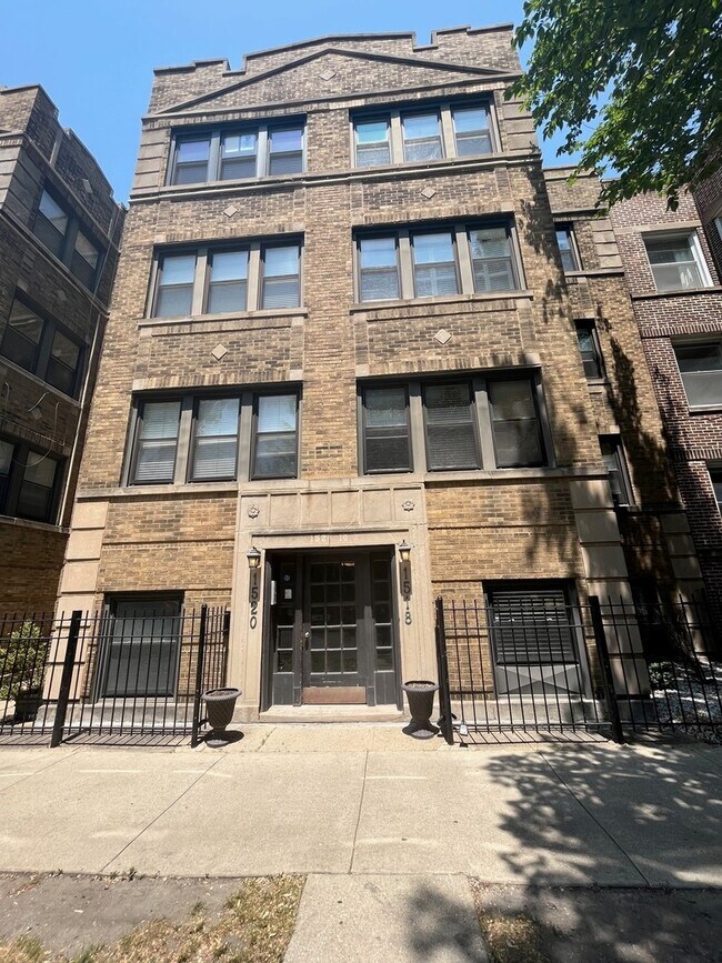 Primary Photo - 1520 W Addison St