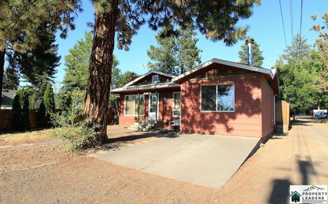 Building Photo - Charming 3-Bedroom Home Across from Orchard Park