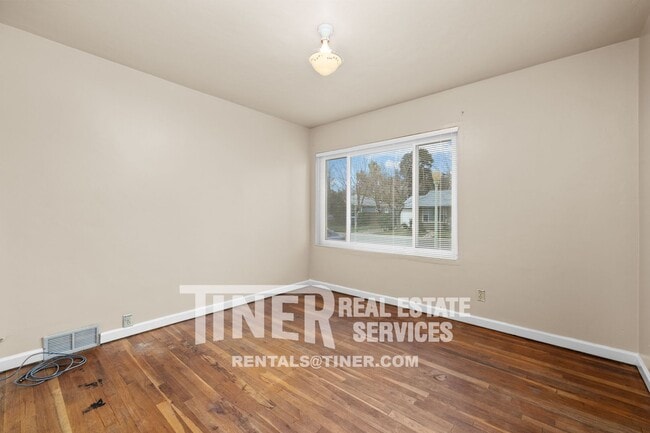 Building Photo - Tahoe Park Charmer with remodeled kitchen