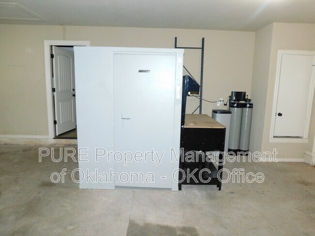 Building Photo - 1100 Kelsi Dr
