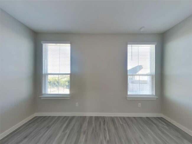 Building Photo - 612 Lindheimer Ln