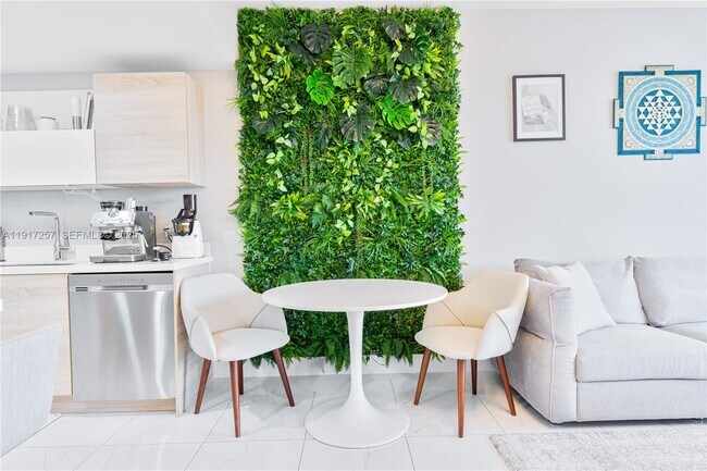 Building Photo - 16385 Biscayne Blvd