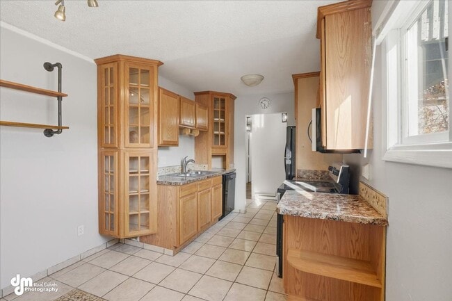 Building Photo - Charming 2BD/1BA Condo