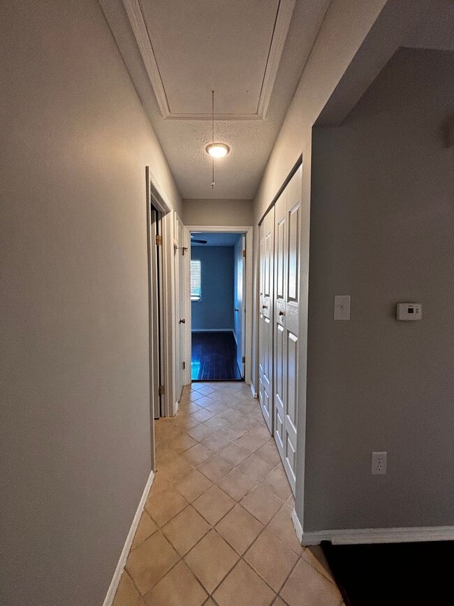 Building Photo - Cozy Butler Township Home with 2-Car Carpo...