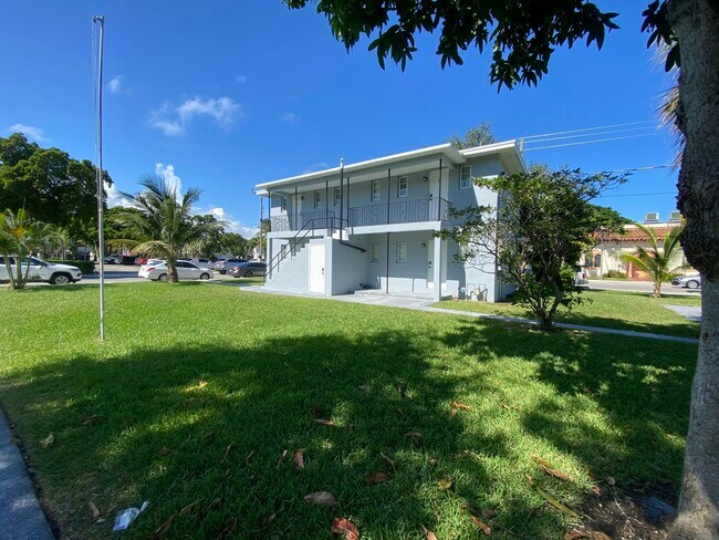 Building Photo - 115 Lucerne Ave