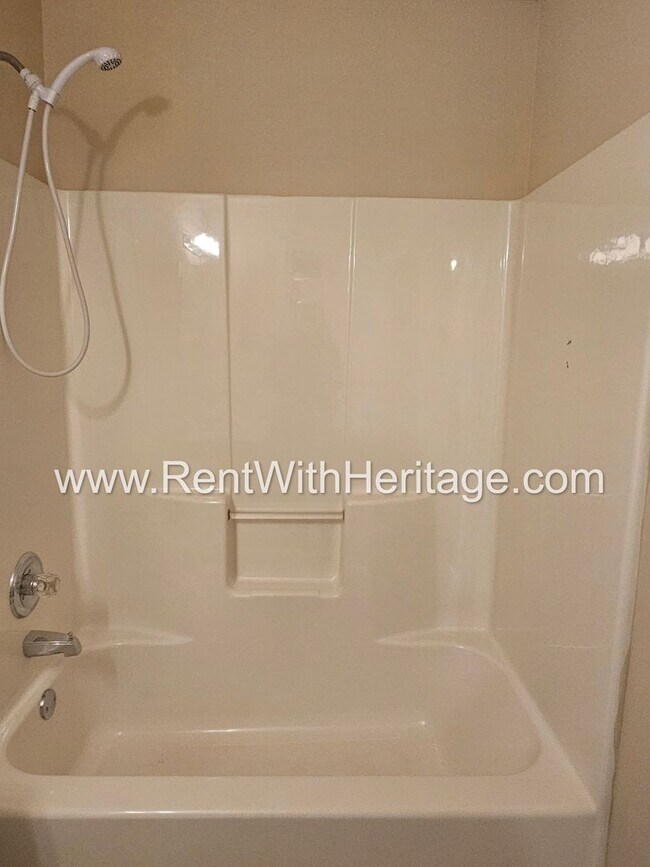 Building Photo - WOW!!...GORGEOUS!!..UPGRADES /AMAZING MASTER/ FENCED YD/ SWIM-TENNIS