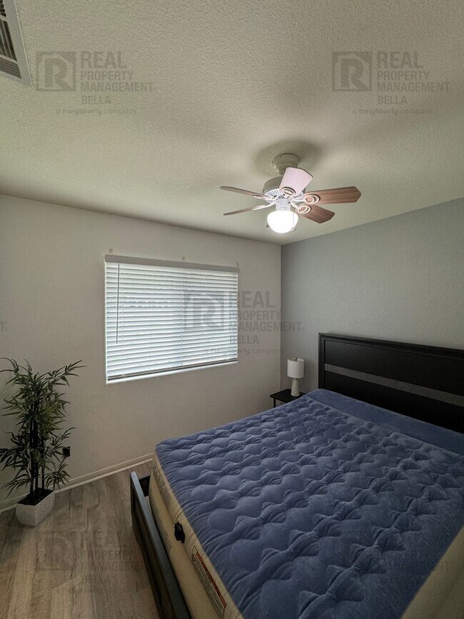 Building Photo - $750 MOVE-IN SPECIAL DISCOUNT AVAILABLE! Luxury Living Awaits: Stunning 4-Bedroom Cul-de-Sac Retr...
