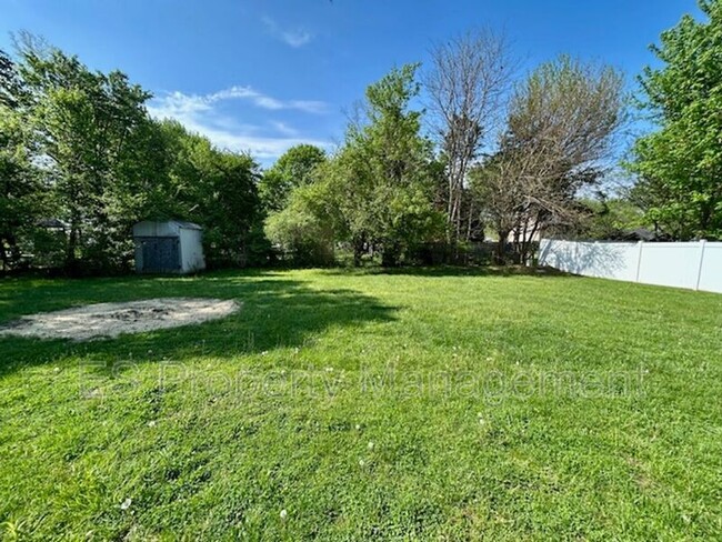Building Photo - 1180 Standish Dr