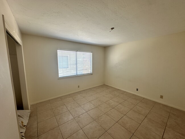 Front Bedroom - 808 Commercial Ave