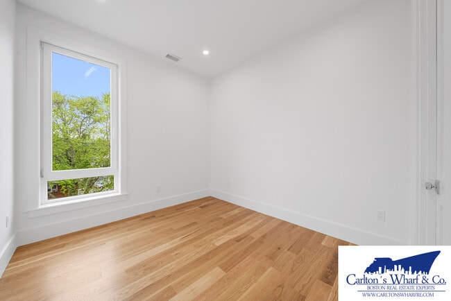 Building Photo - 218 Old Colony Ave