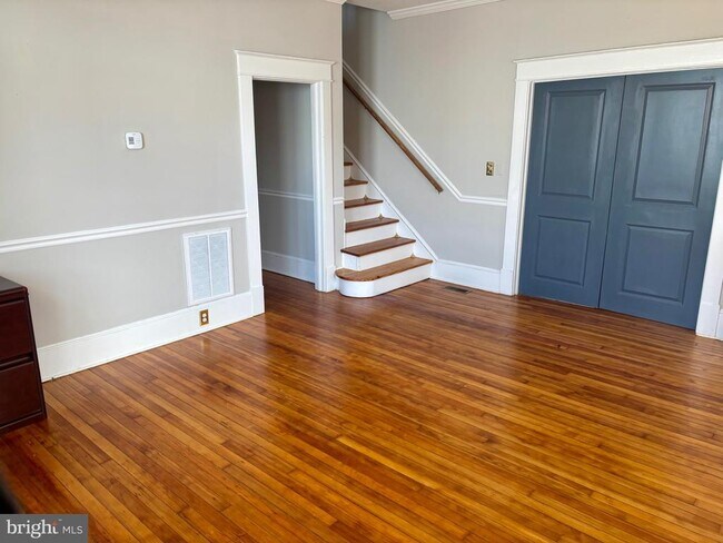 Building Photo - 2511 Charles St