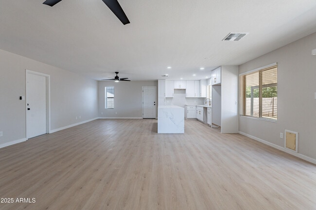 Building Photo - 2839 W Villa Maria Dr