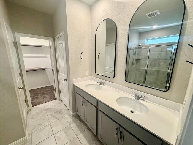 Building Photo - 112 Buckthorn Dr