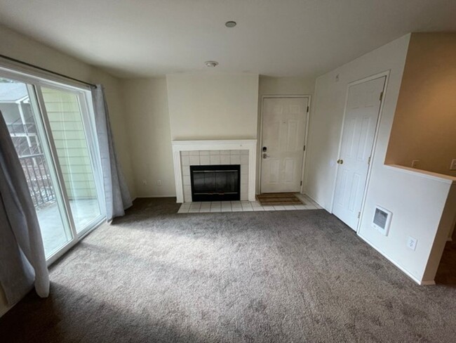 Building Photo - Warm and Cozy 2 bedroom Condo for Rent in ...