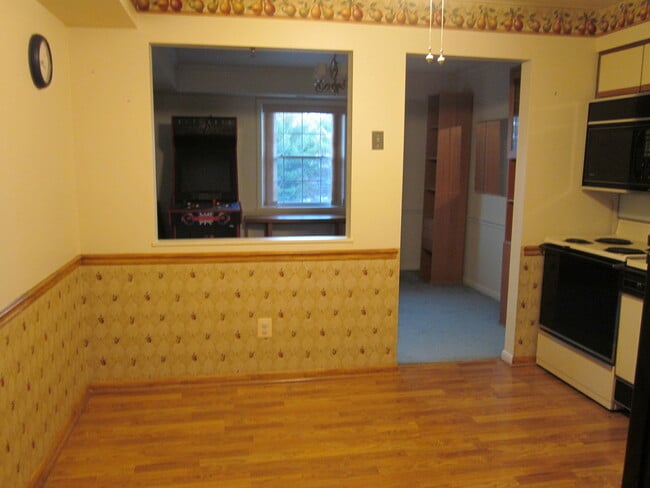 Building Photo - Charming 2 Bedroom/ 2 Bathroom Apartment in Mays Chapel, MD!