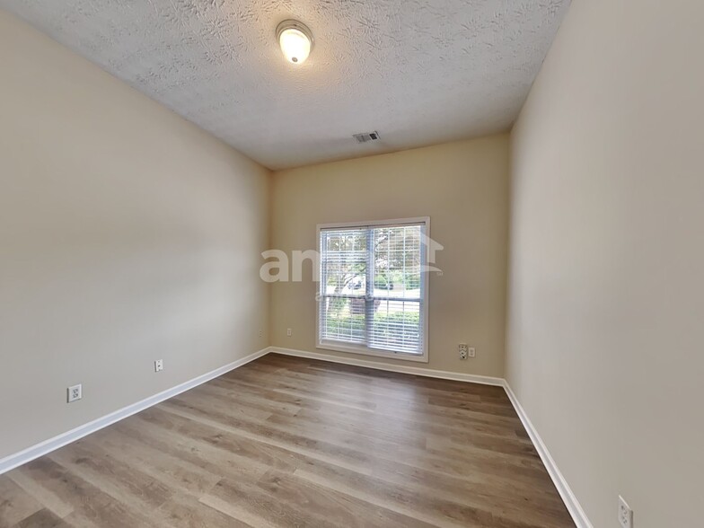Building Photo - 985 Martin Field Dr