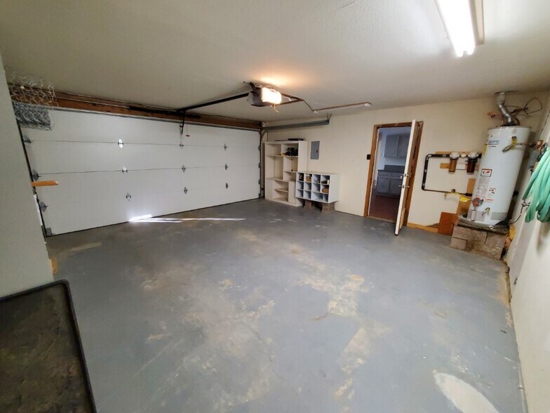 Garage 2 Car - 72 Camino de las Huertas