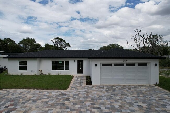 Building Photo - 2544 N Arrowhead Rd