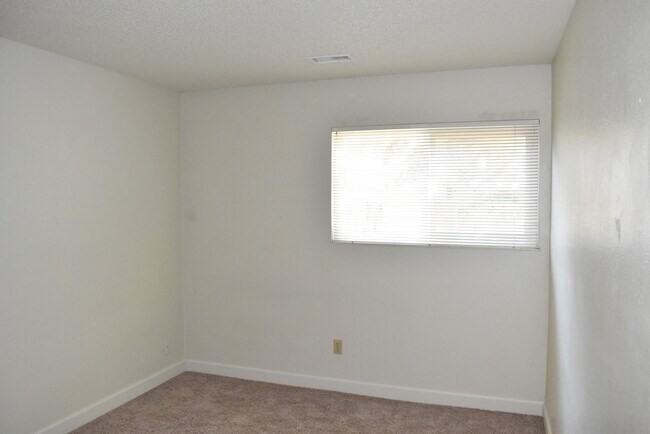 Building Photo - 247 Belford Pl