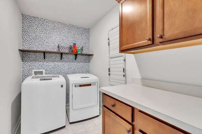 Building Photo - Charming 4-Bed Retreat with Fireplace – Spacious 2631 Sq Ft in Easley, SC, Zoned for Wren Schools