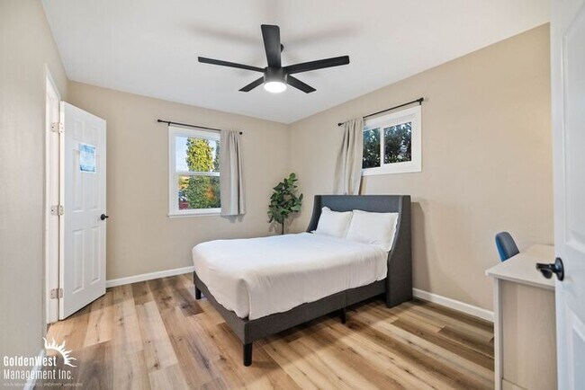 Building Photo - Charming 3Bdm 3Ba Unfurnished Home with Pa...