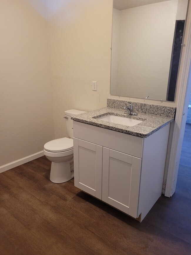 Building Photo - 8204 S Country Club Dr