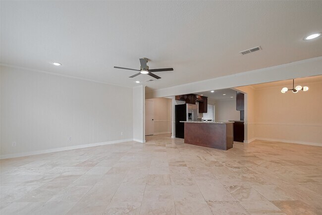 Building Photo - 13731 Greenway Dr